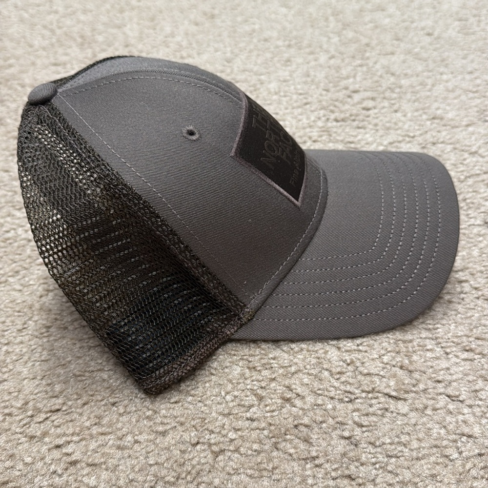 The North Face mesh SnapBack hat. OSFA. NWOT! - Picture 5 of 6